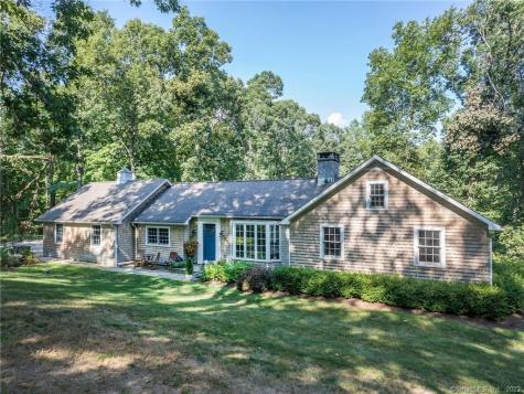 32 Jonathan Drive Roxbury CT 06783