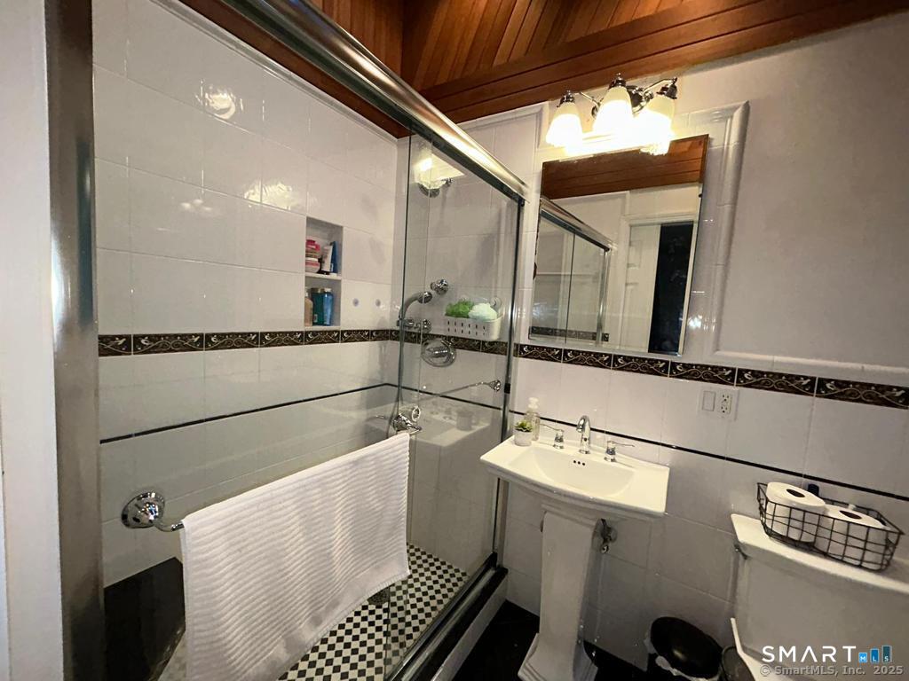 6 Roby Court Branford CT 06405