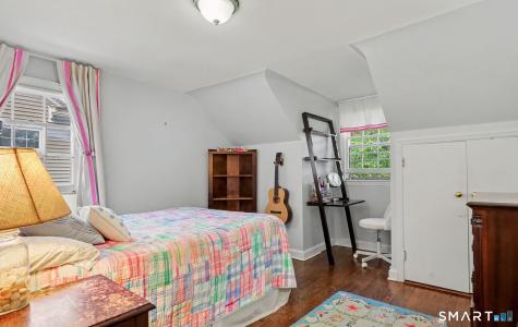 40 Oakwood Drive Fairfield CT 06824