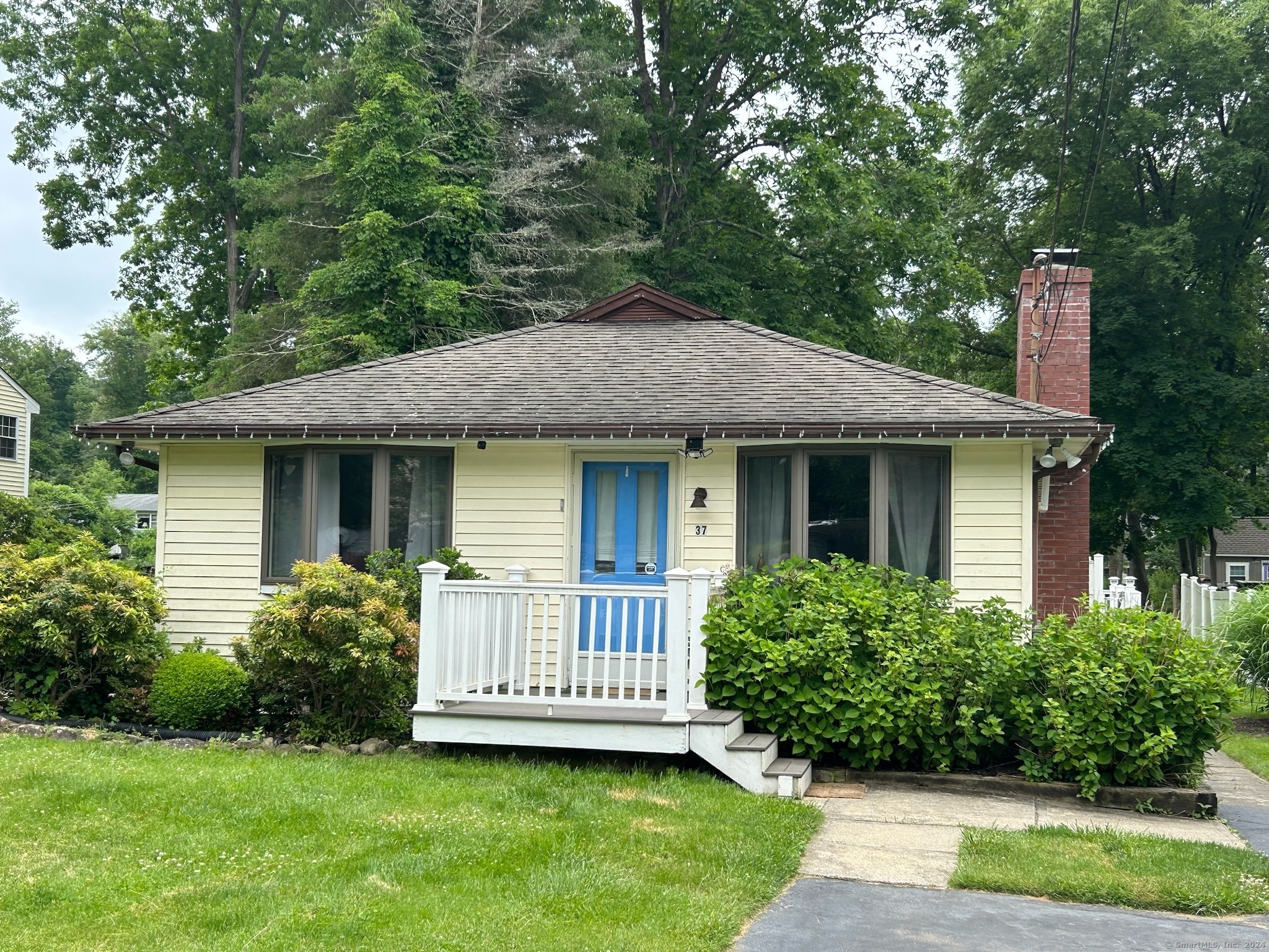 37 Middle Road Guilford CT 06437