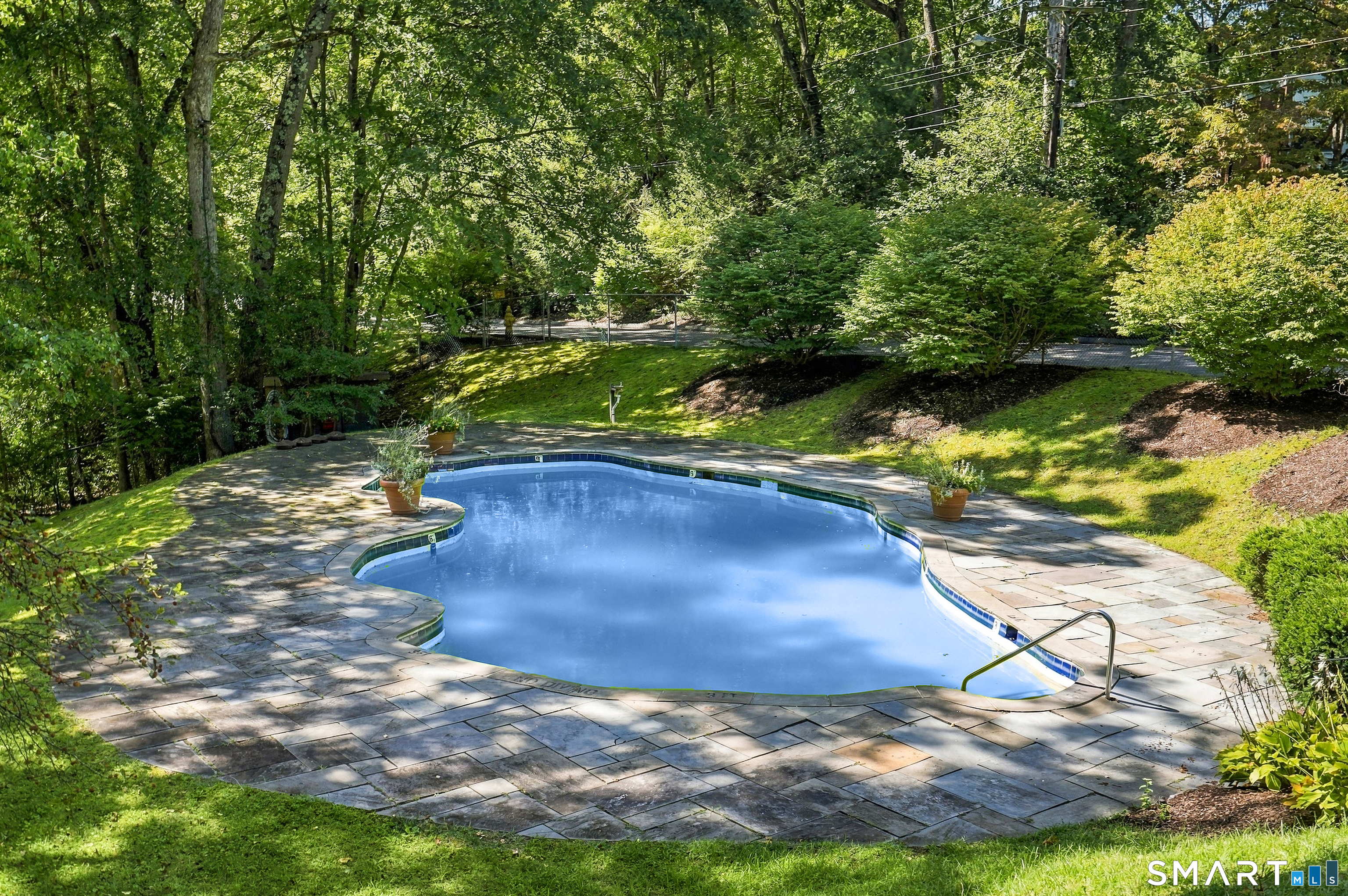 22 North Lake Drive Hamden CT 06517