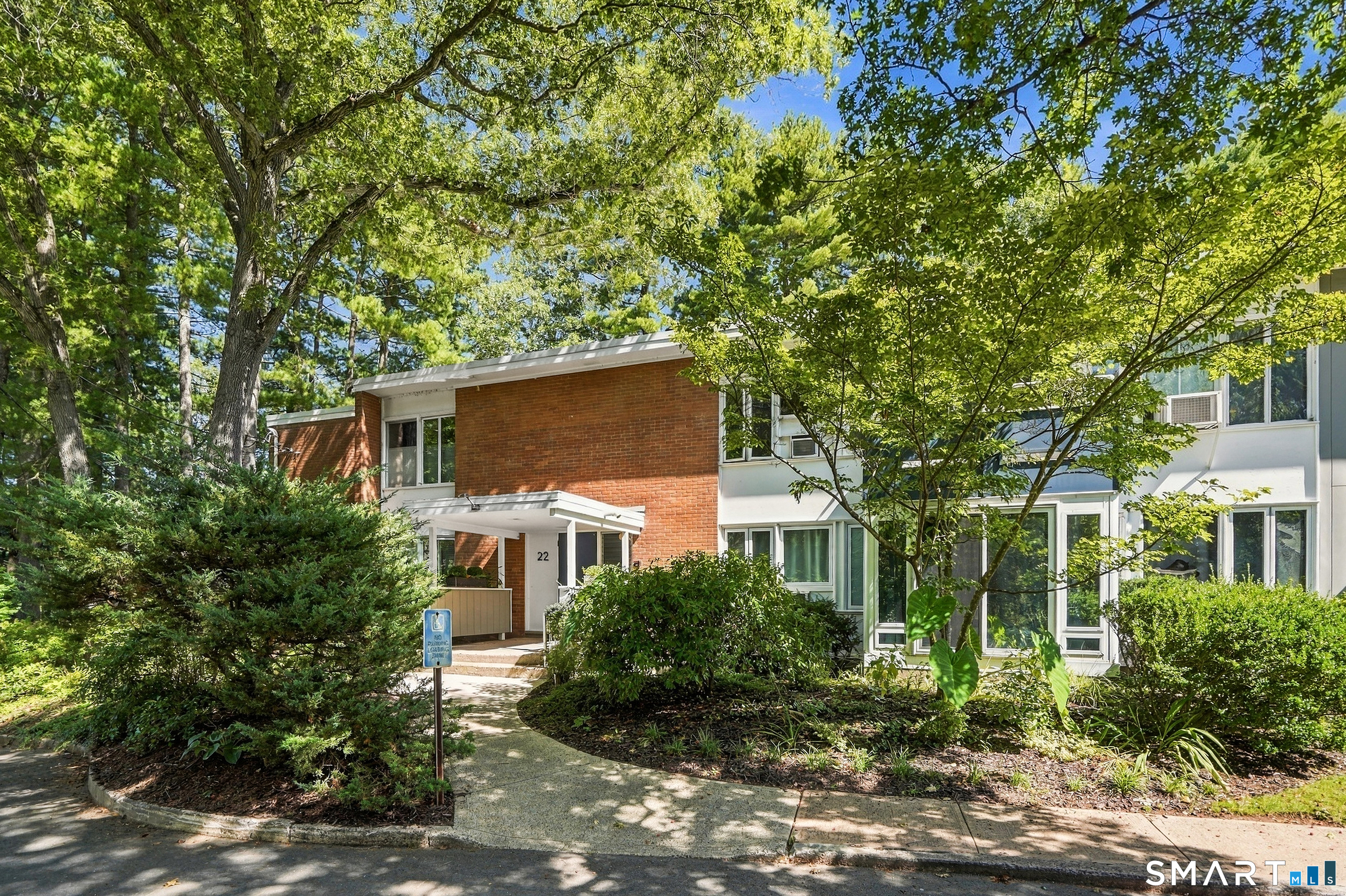 22 North Lake Drive Hamden CT 06517