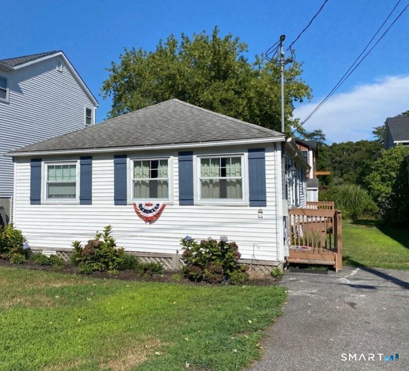 39 Brockett Road East Lyme CT 06357