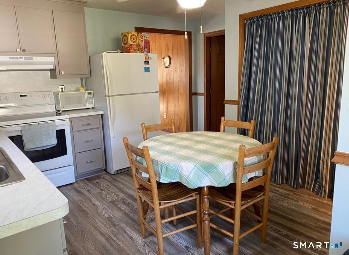 39 Brockett Road East Lyme CT 06357
