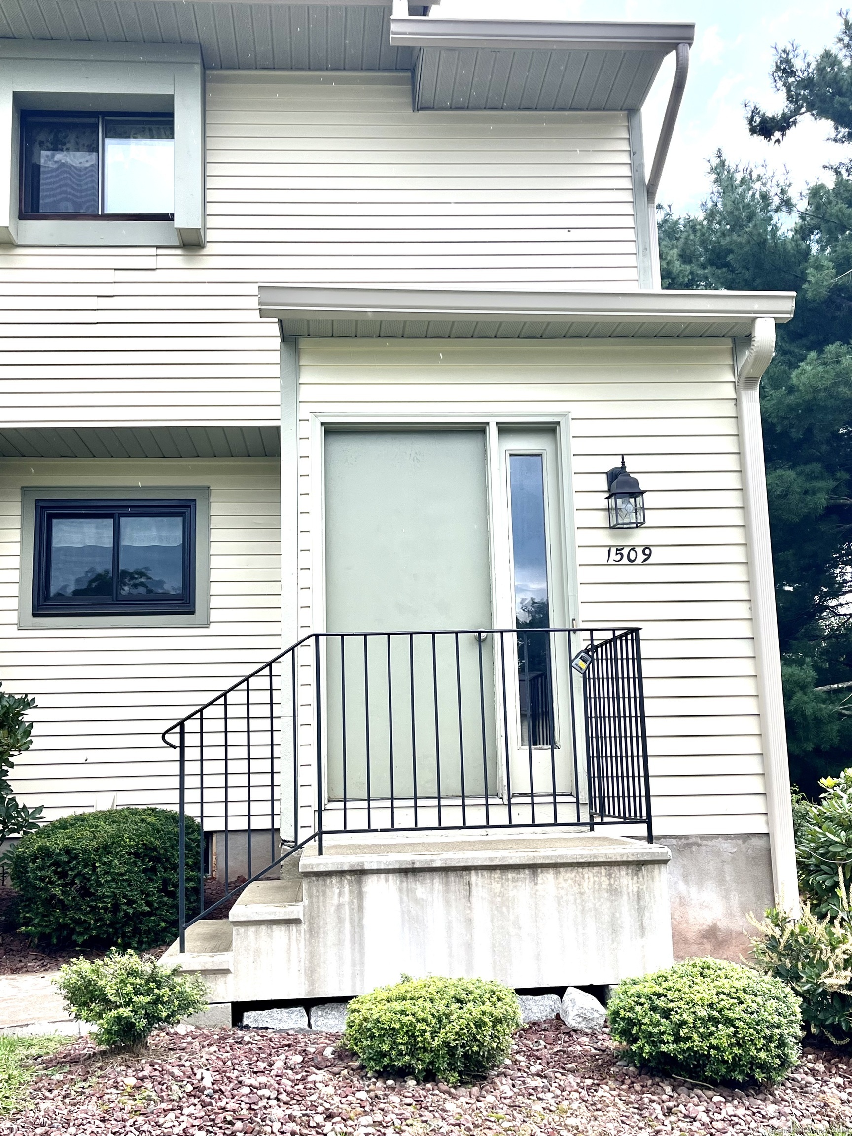 1509 Summer Hill Drive South Windsor CT 06074