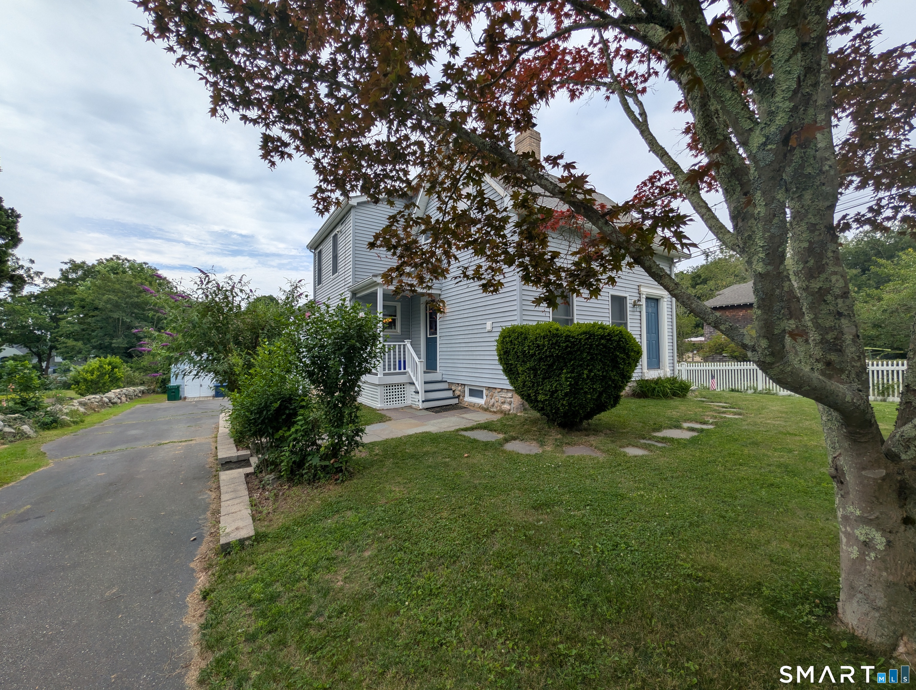10 Shore Road Waterford CT 06385