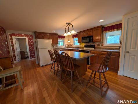 10 Shore Road Waterford CT 06385