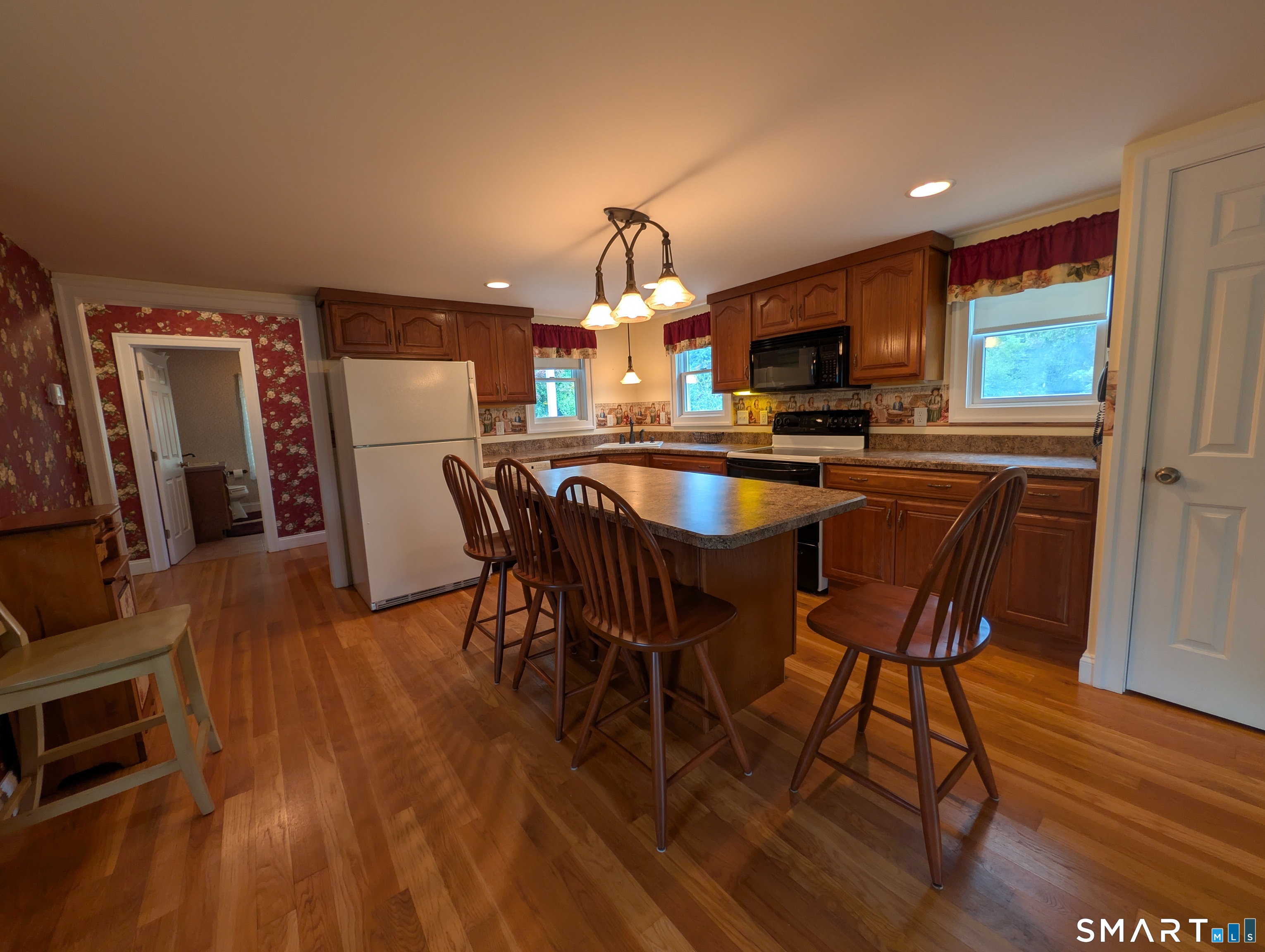 10 Shore Road Waterford CT 06385