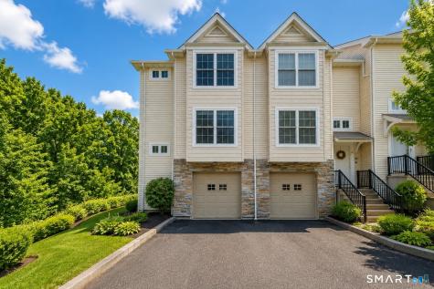 32 Crows Nest Lane Danbury CT 06810