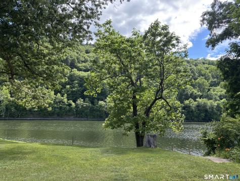 175 Roosevelt Drive Seymour CT 06483