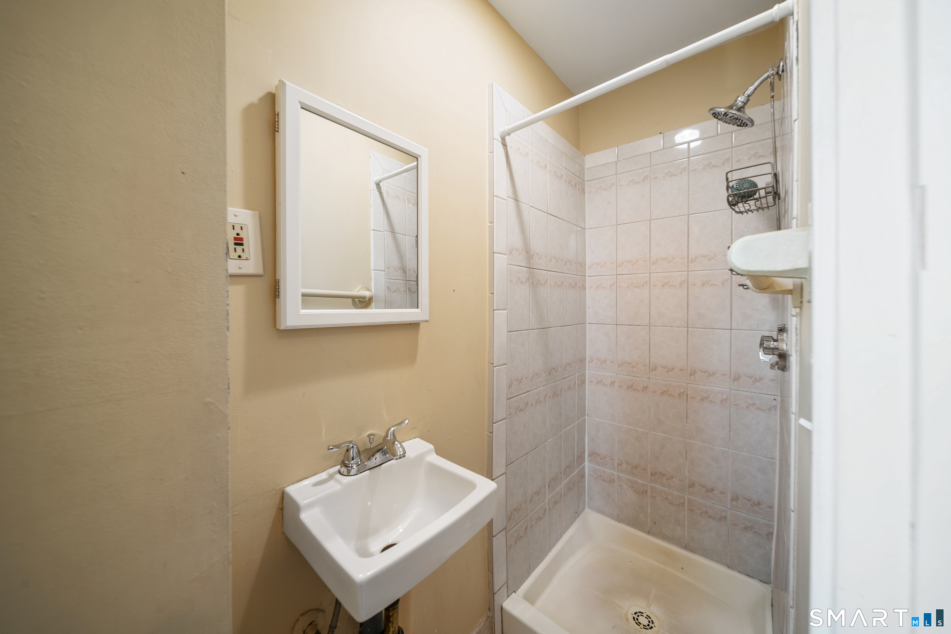 174 Logan Street Bridgeport CT 06607