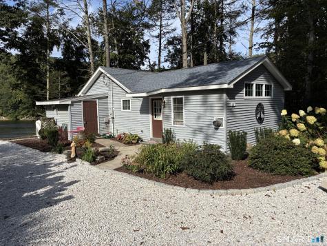 11 Mohawk Trail Newtown CT 06482