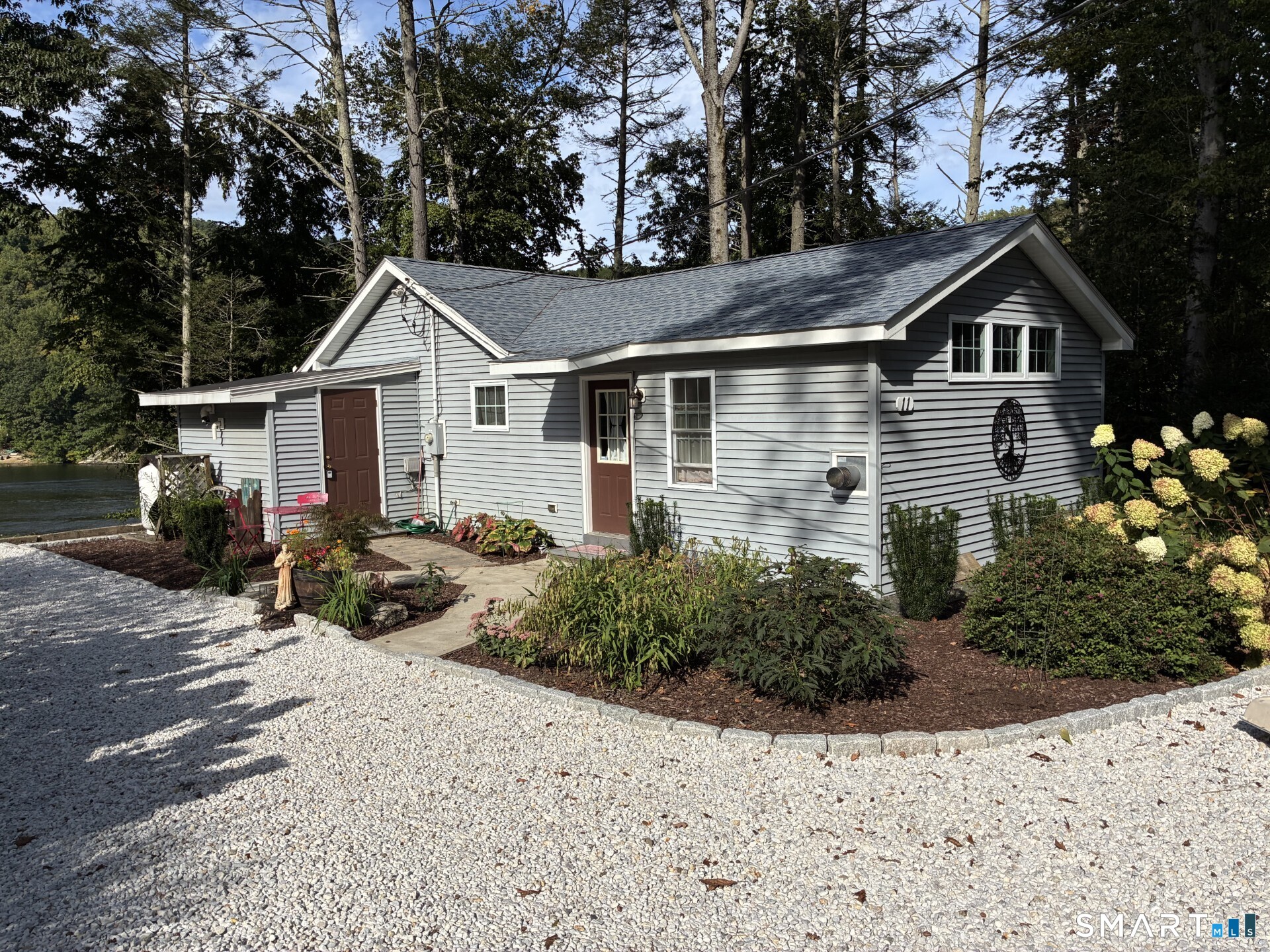11 Mohawk Trail Newtown CT 06482