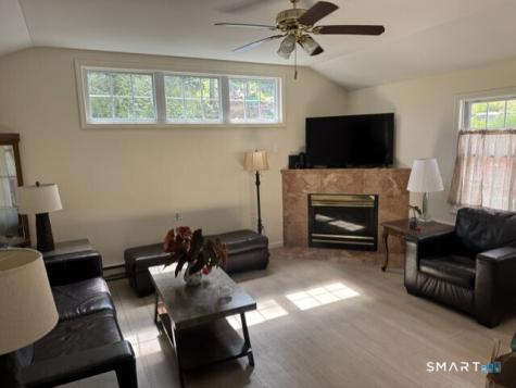 11 Mohawk Trail Newtown CT 06482