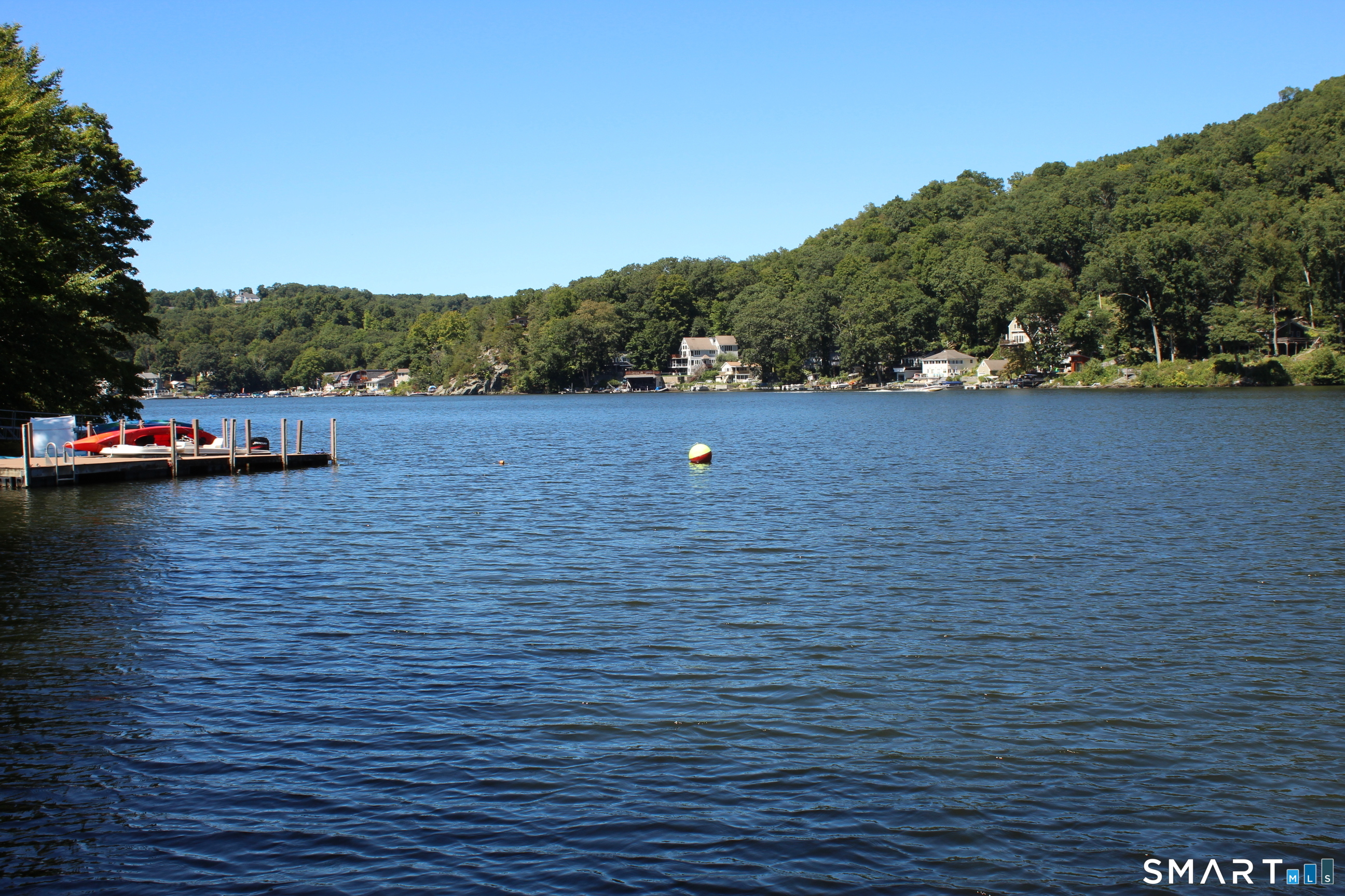 11 Mohawk Trail Newtown CT 06482