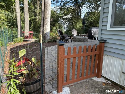 11 Mohawk Trail Newtown CT 06482