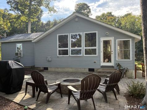 11 Mohawk Trail Newtown CT 06482