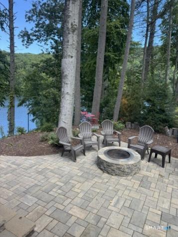 11 Mohawk Trail Newtown CT 06482