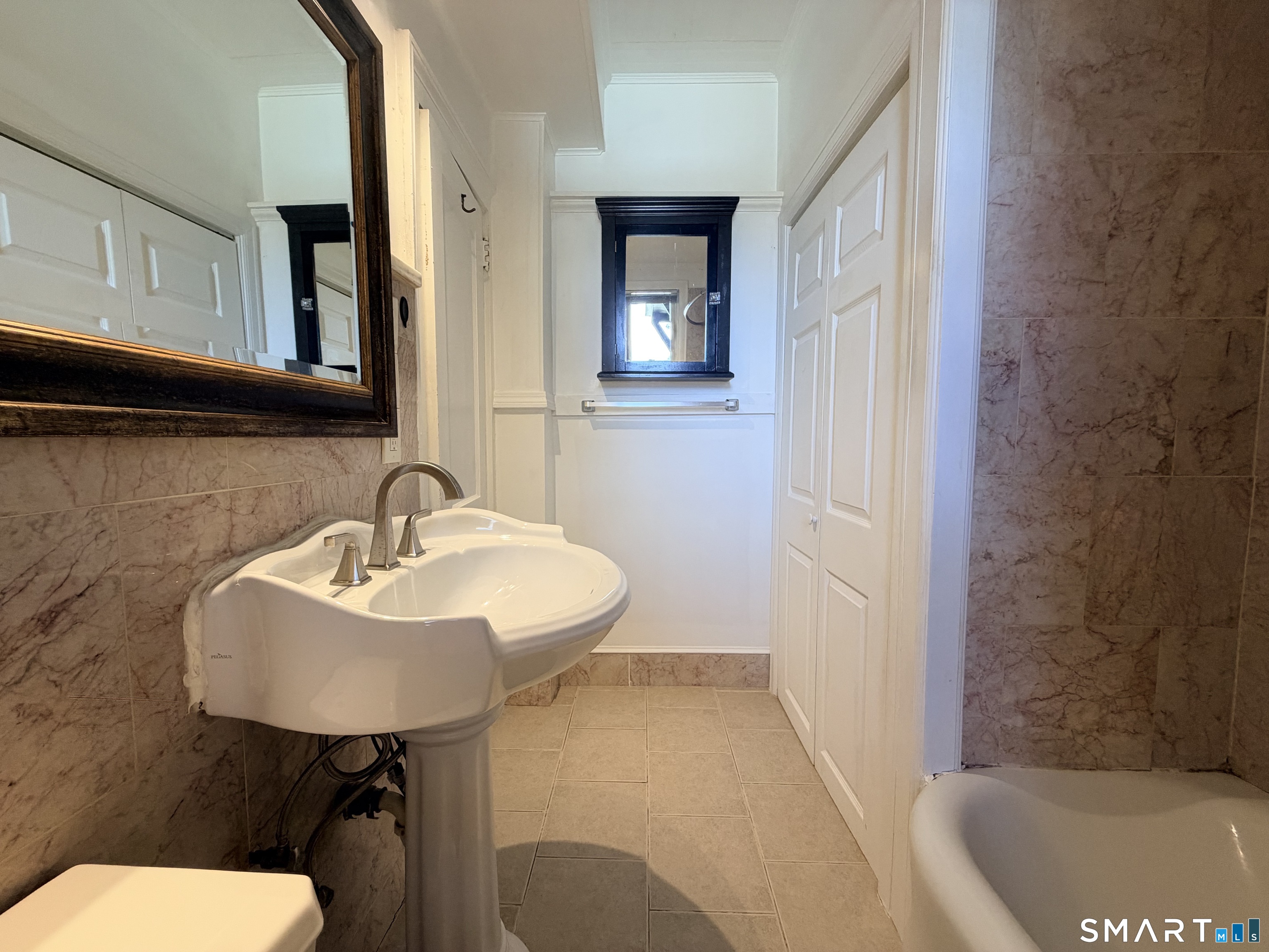883 Montauk Avenue New London CT 06320