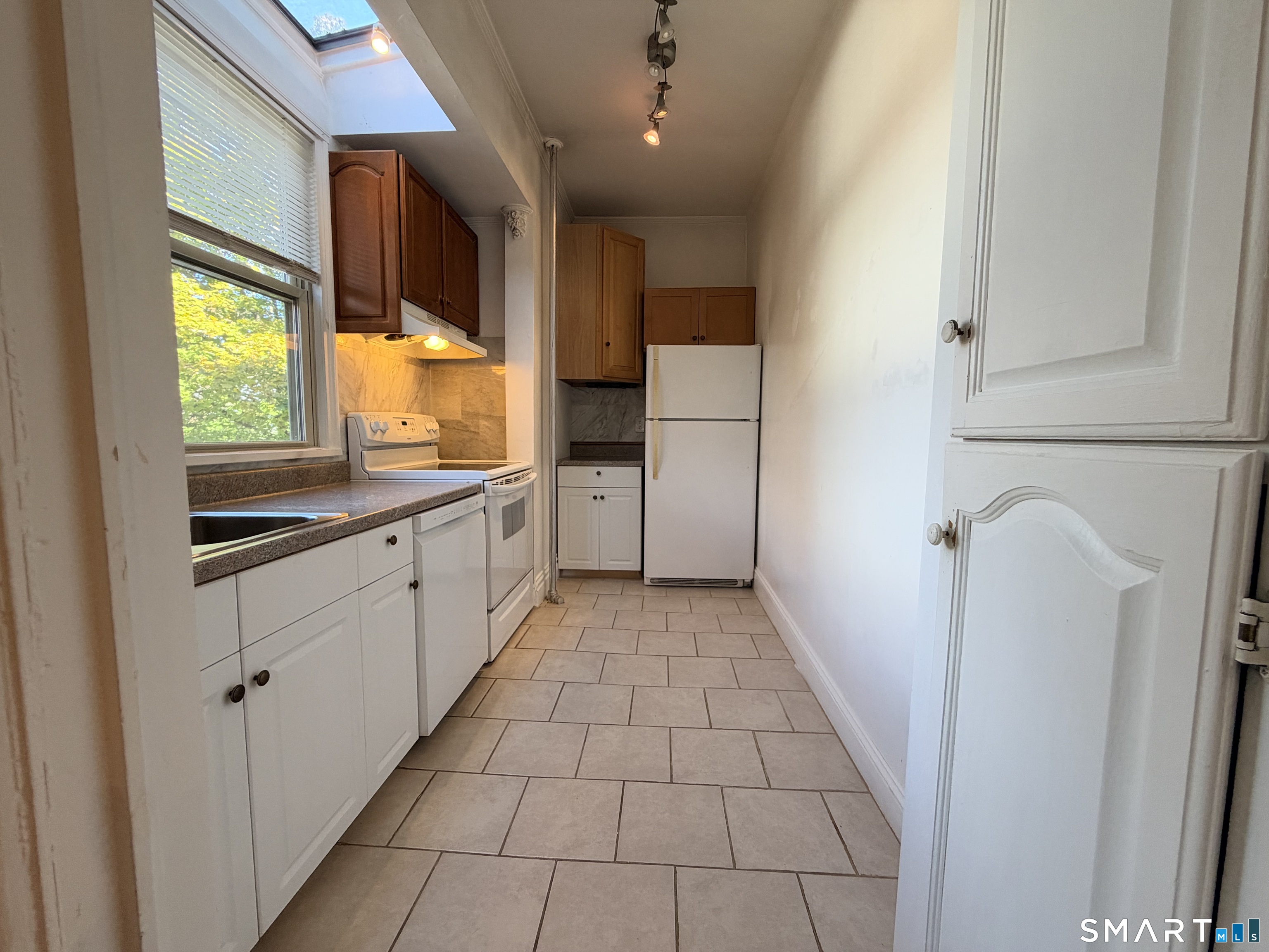 883 Montauk Avenue New London CT 06320