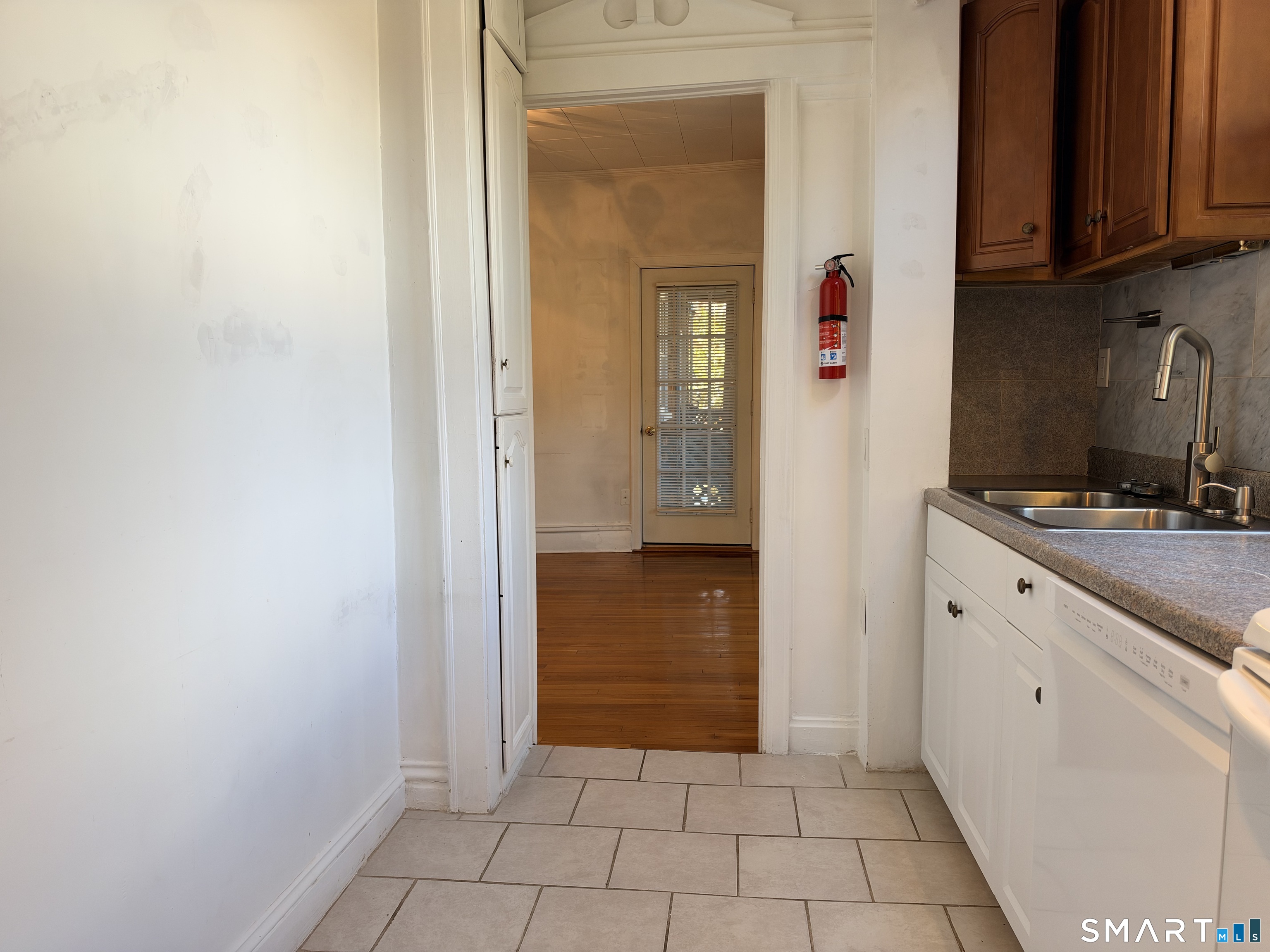 883 Montauk Avenue New London CT 06320