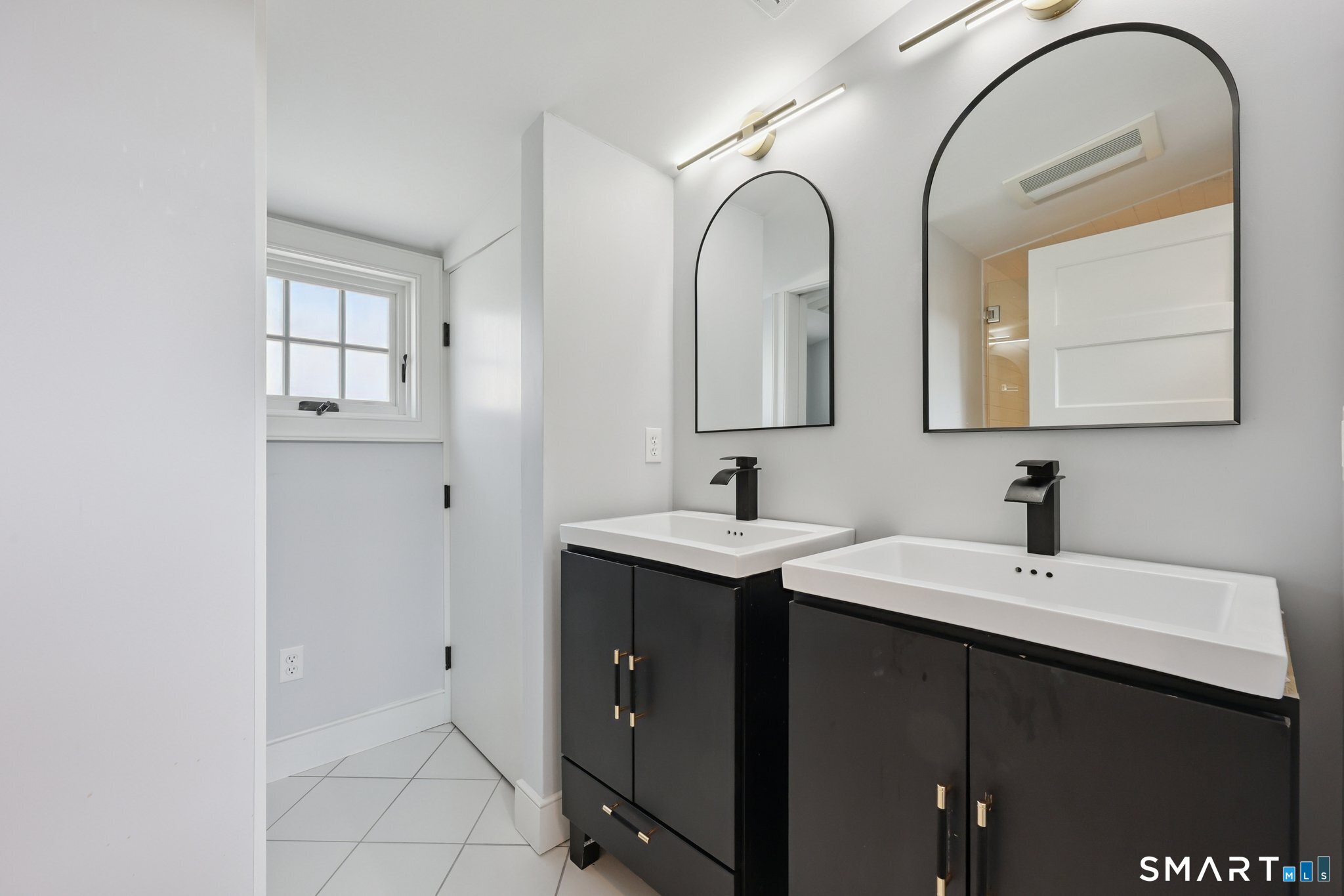 19 Middle Beach Road Madison CT 06443