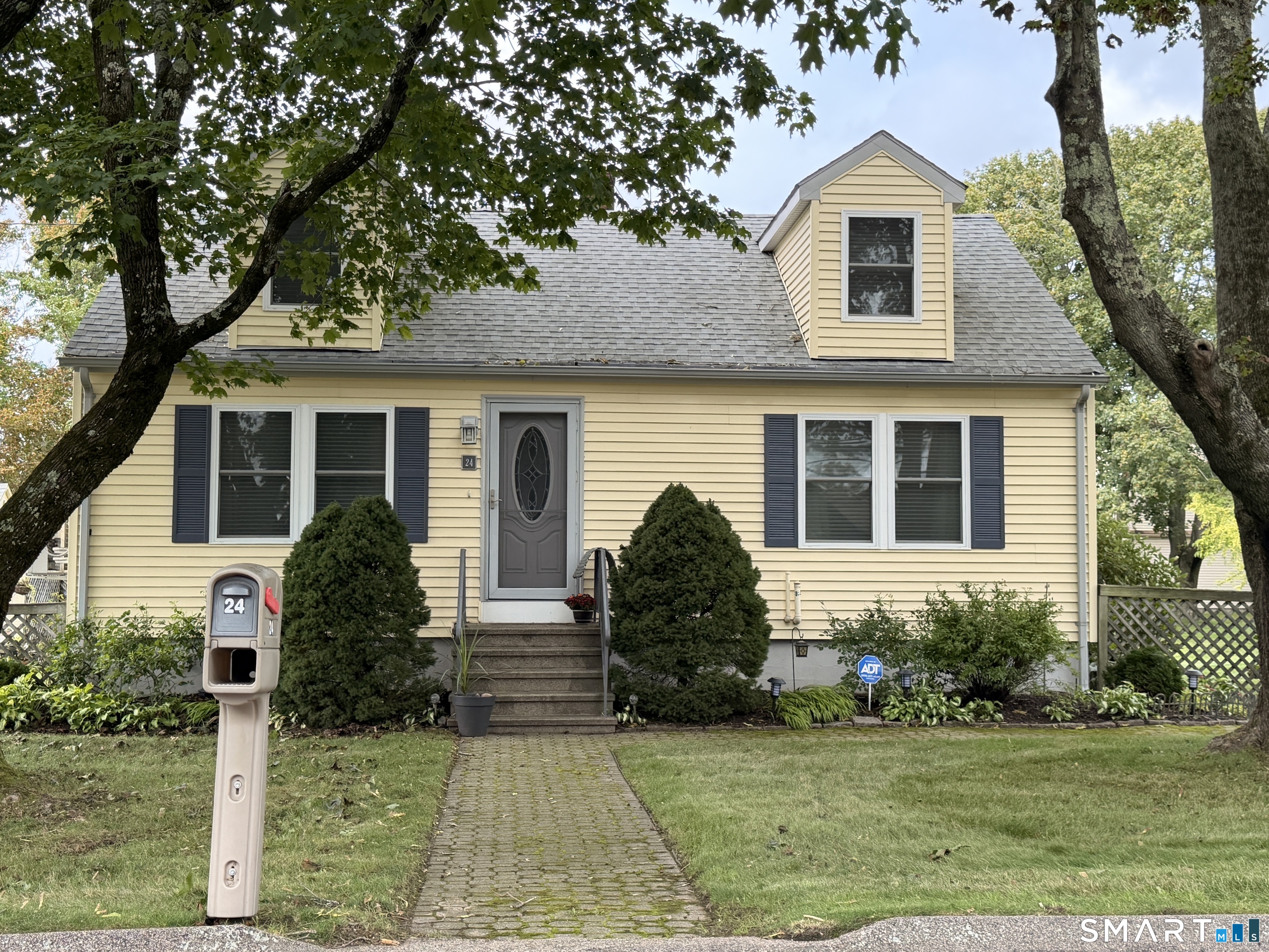 24 Broadway Av Extension Stonington CT 06355