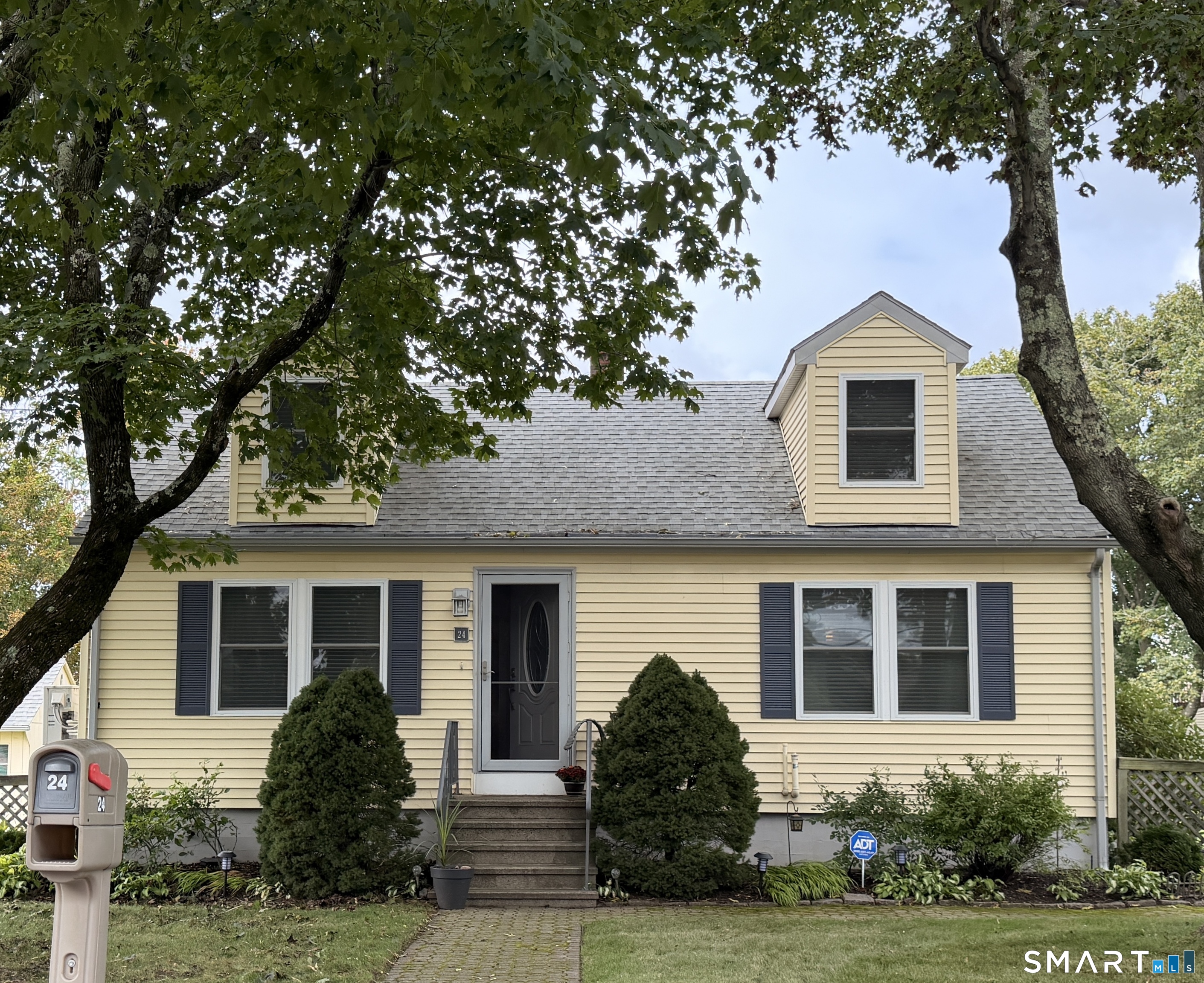 24 Broadway Av Extension Stonington CT 06355