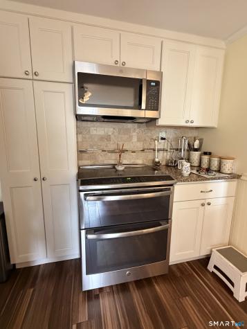 24 Broadway Av Extension Stonington CT 06355