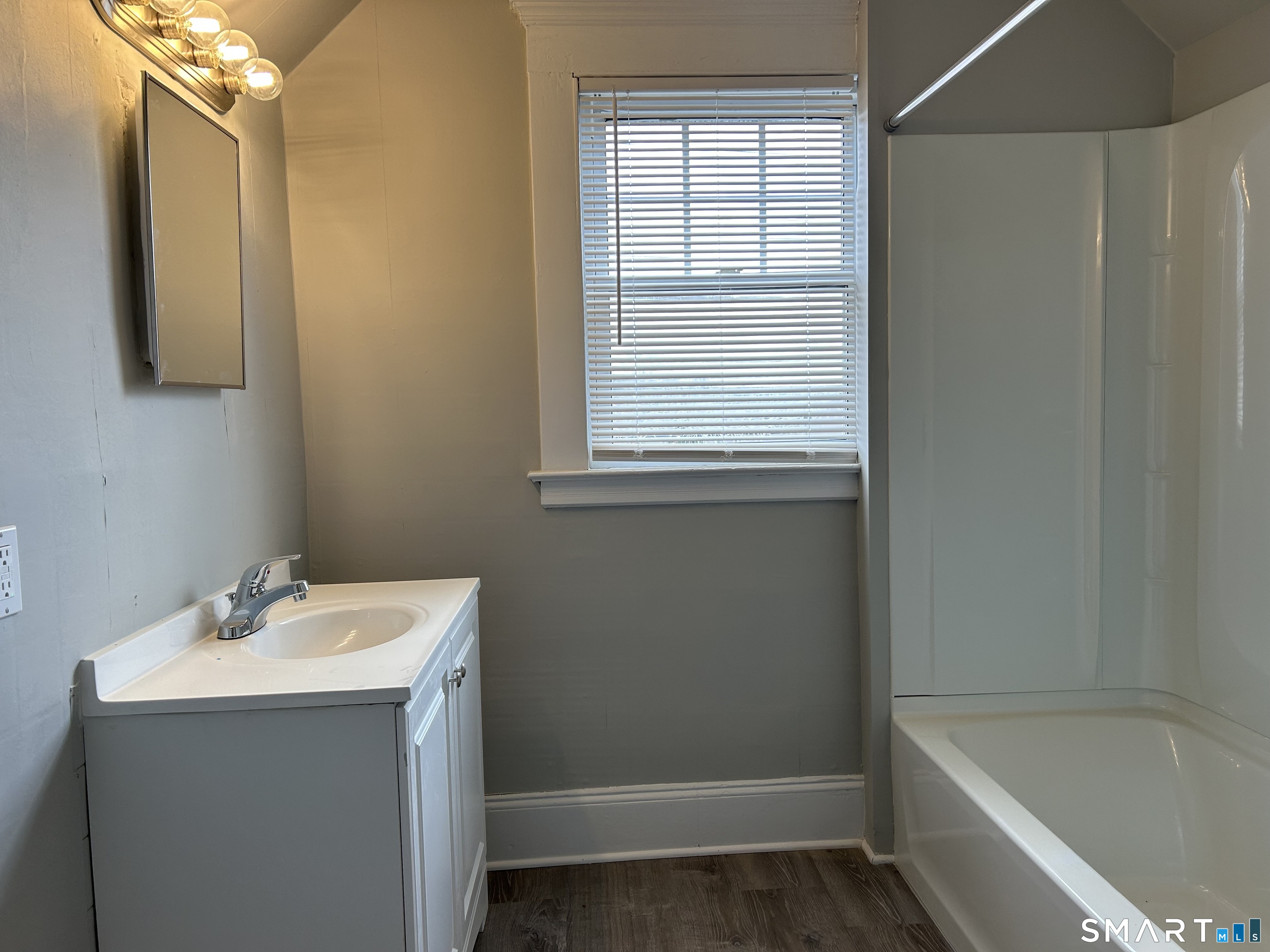 1810 Dixwell Avenue Hamden CT 06514