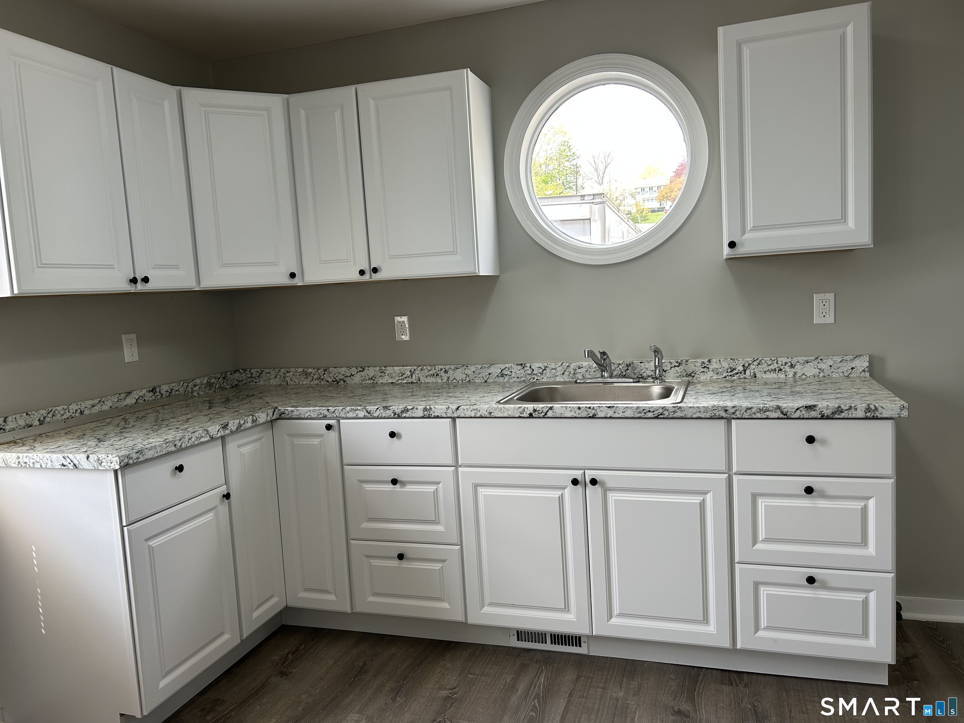 1810 Dixwell Avenue Hamden CT 06514