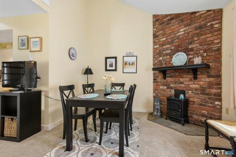42 Quidnet Court Guilford CT 06437