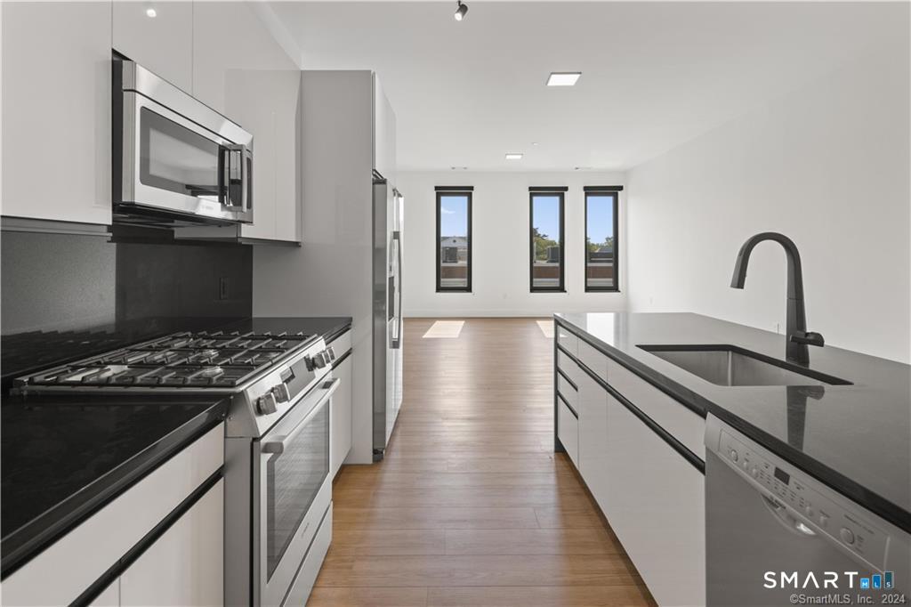 78 Unquowa Place Fairfield CT 06824