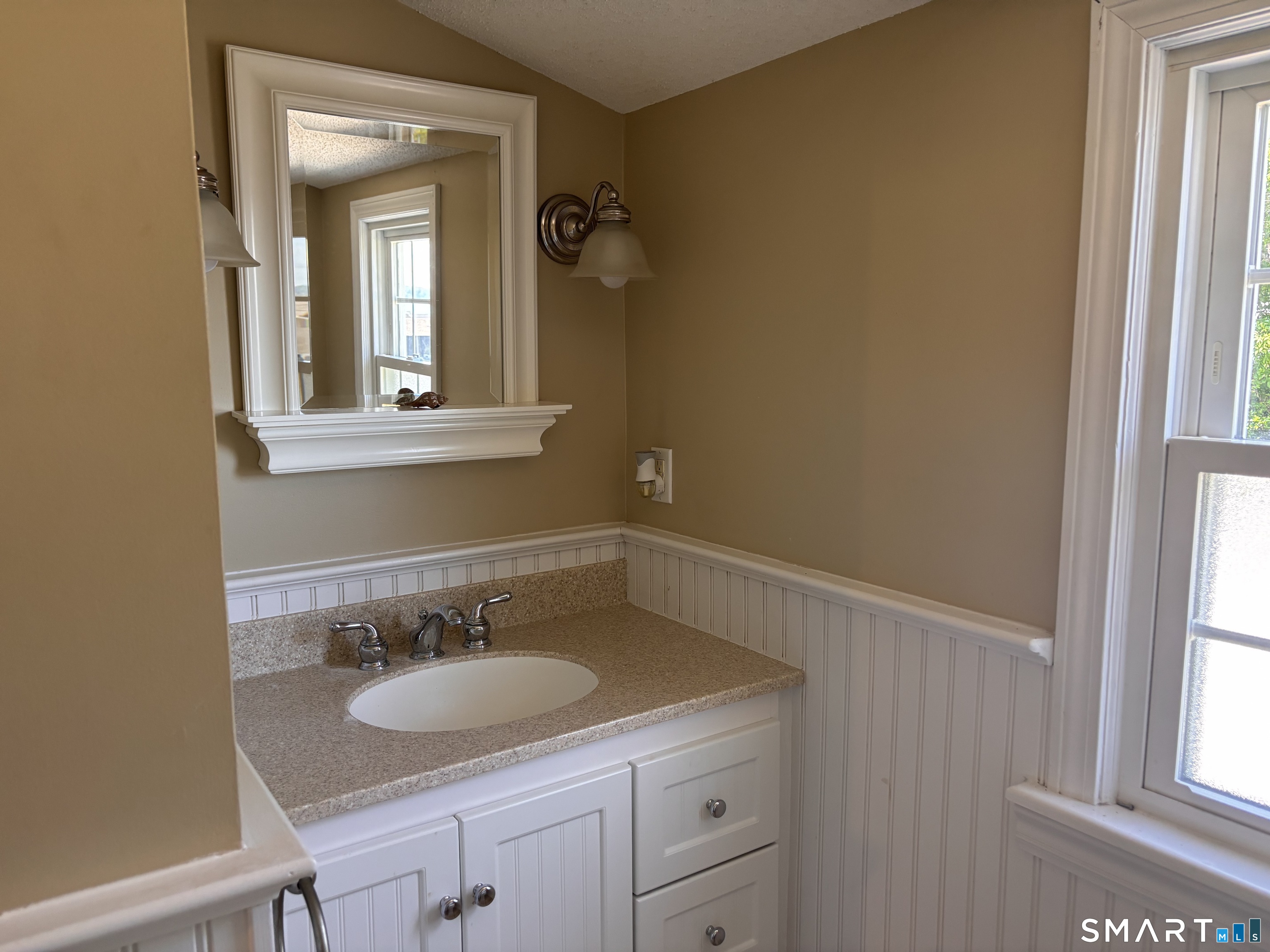 7 Nehantic Drive East Lyme CT 06357