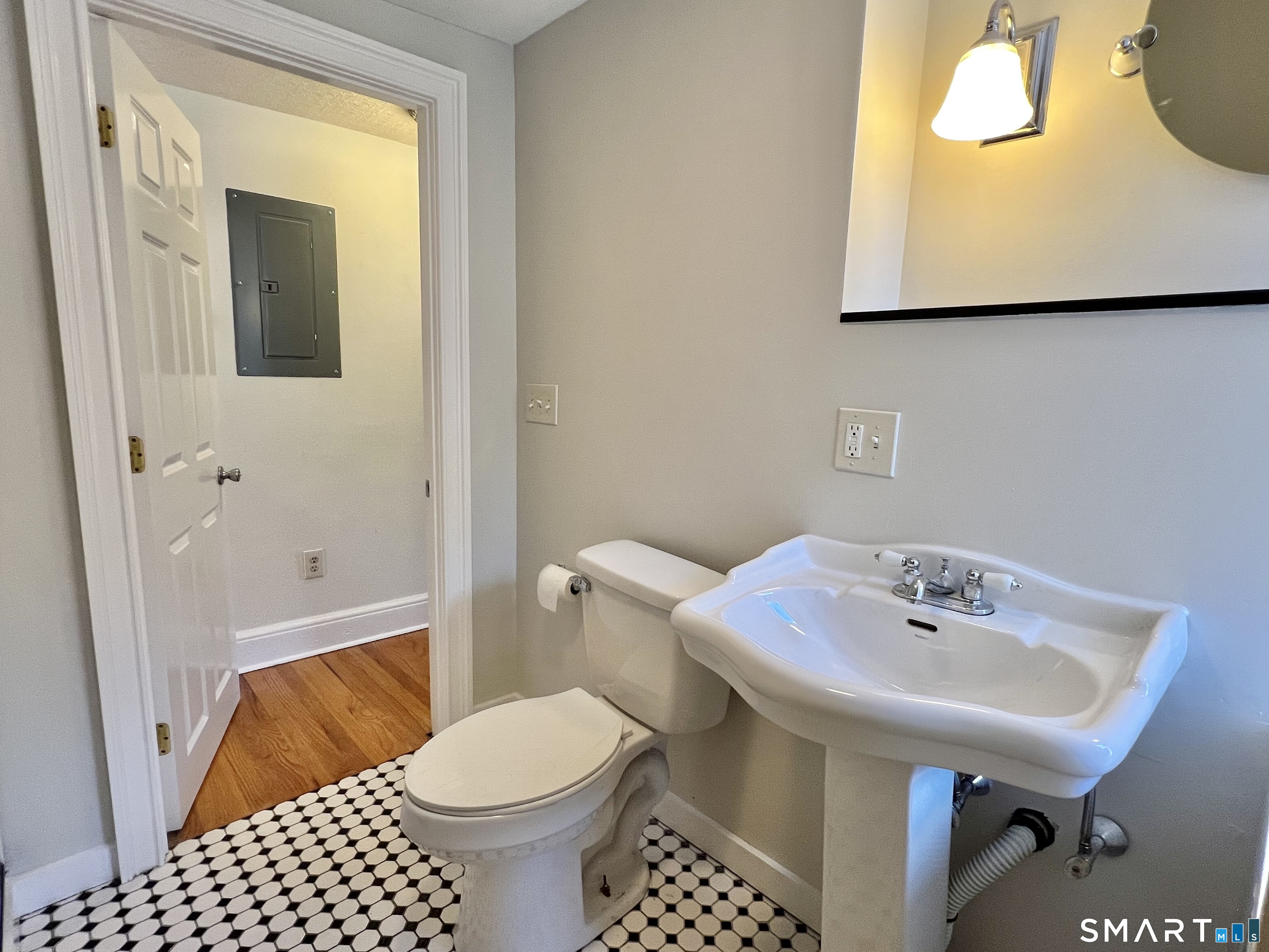 1596 Main Street Stratford CT 06615