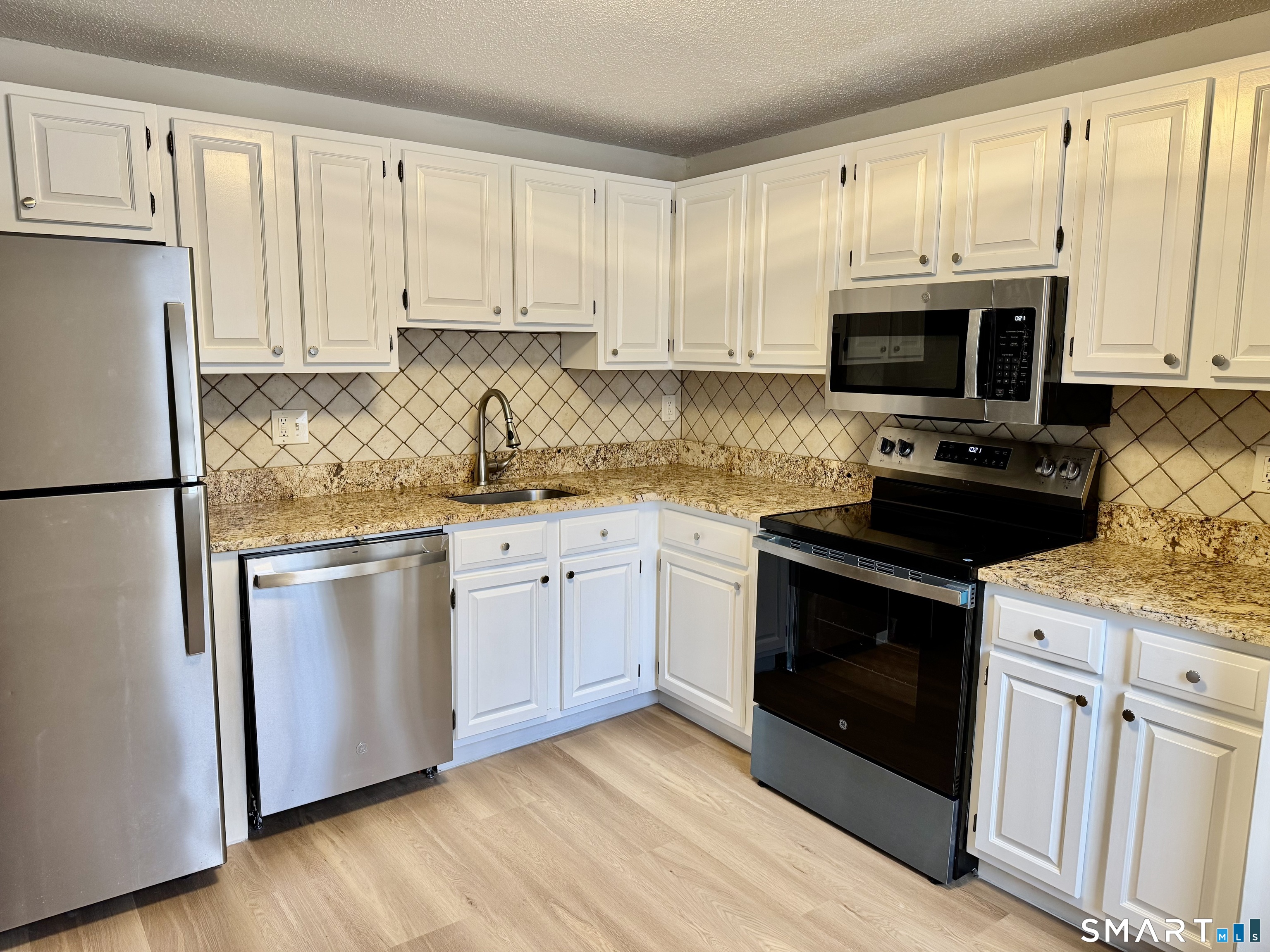 8 Heather Ridge Shelton CT 06484