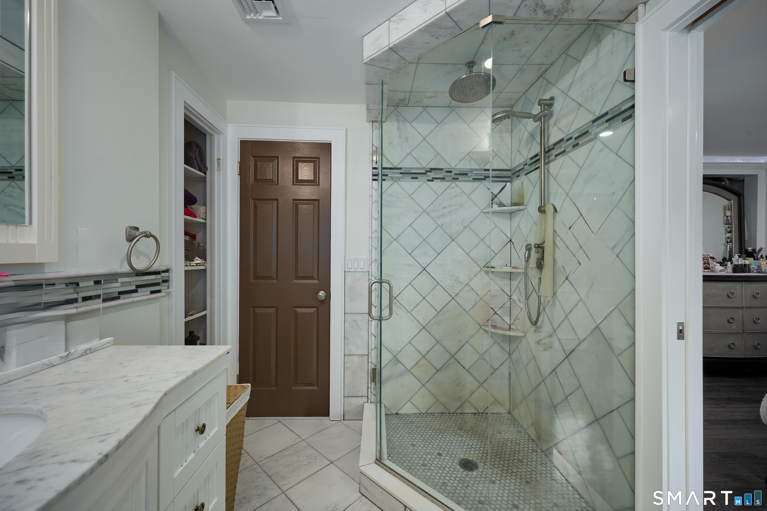 1374 Huntington Turnpike Trumbull CT 06611