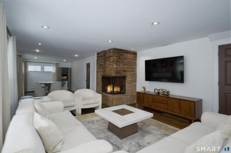 1374 Huntington Turnpike Trumbull CT 06611