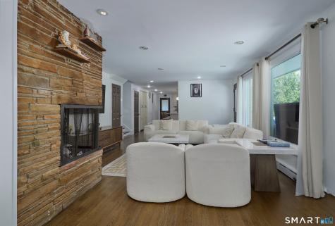 1374 Huntington Turnpike Trumbull CT 06611