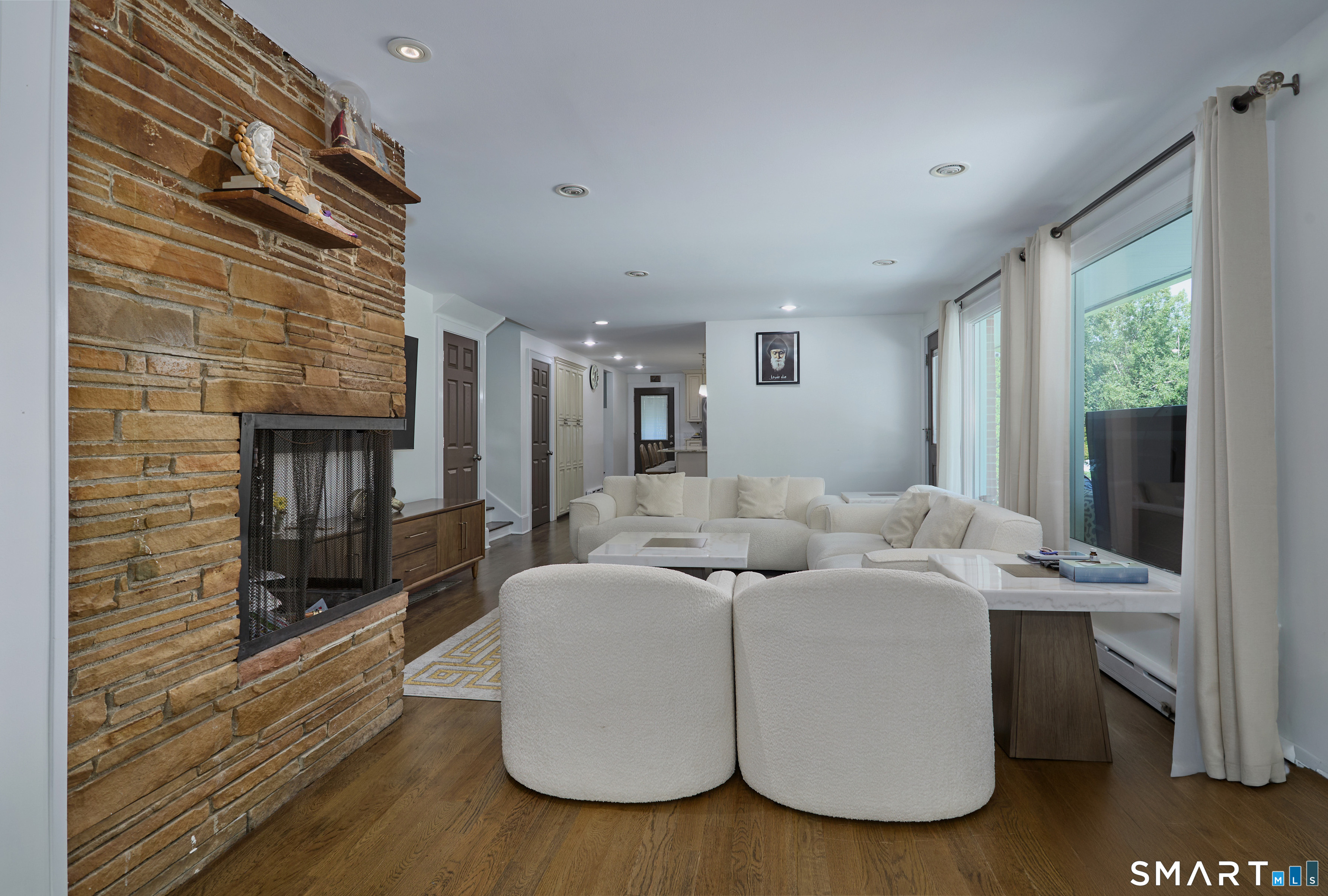 1374 Huntington Turnpike Trumbull CT 06611