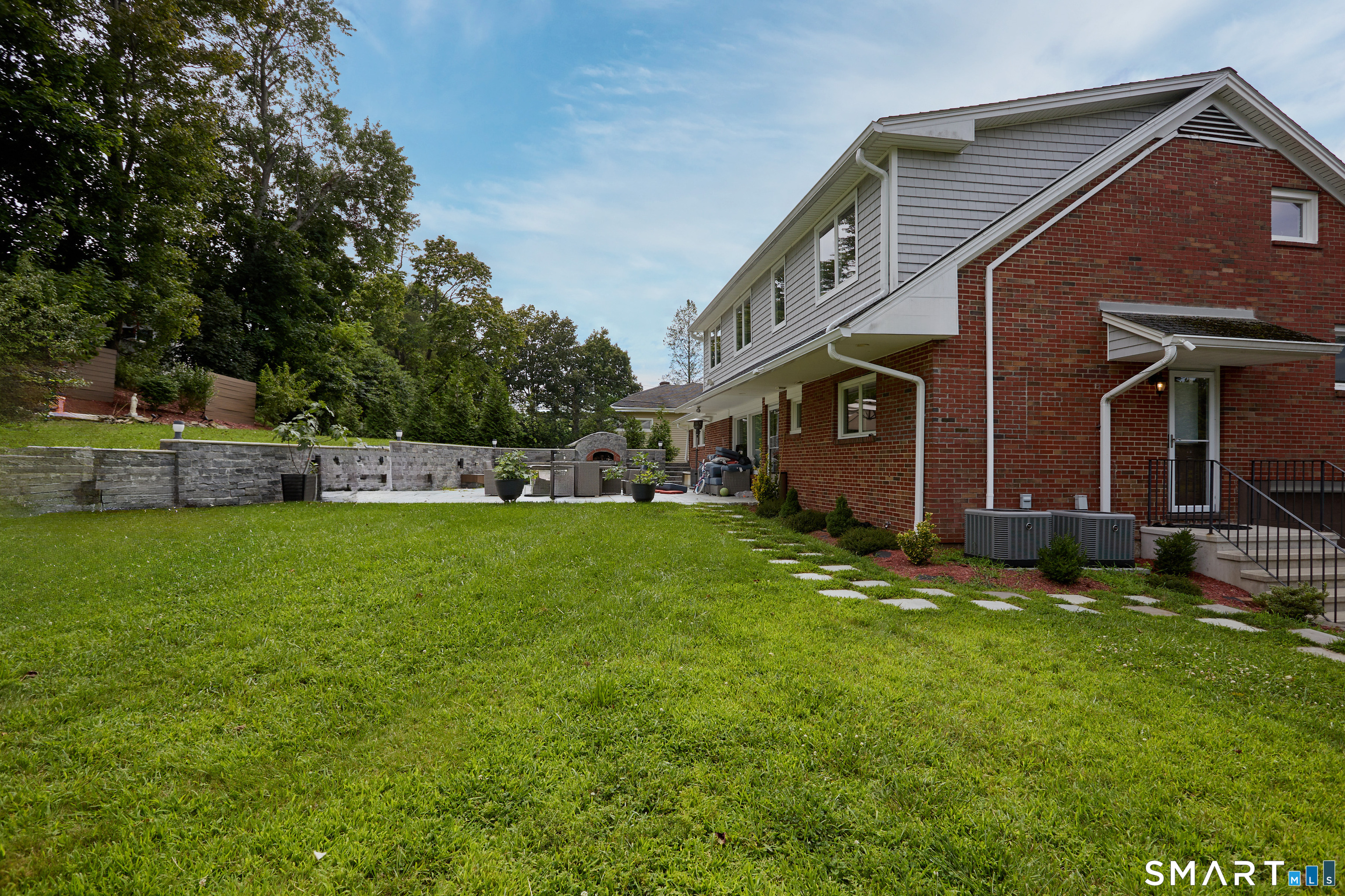 1374 Huntington Turnpike Trumbull CT 06611