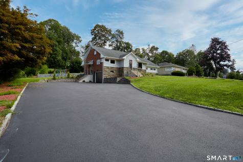 1374 Huntington Turnpike Trumbull CT 06611