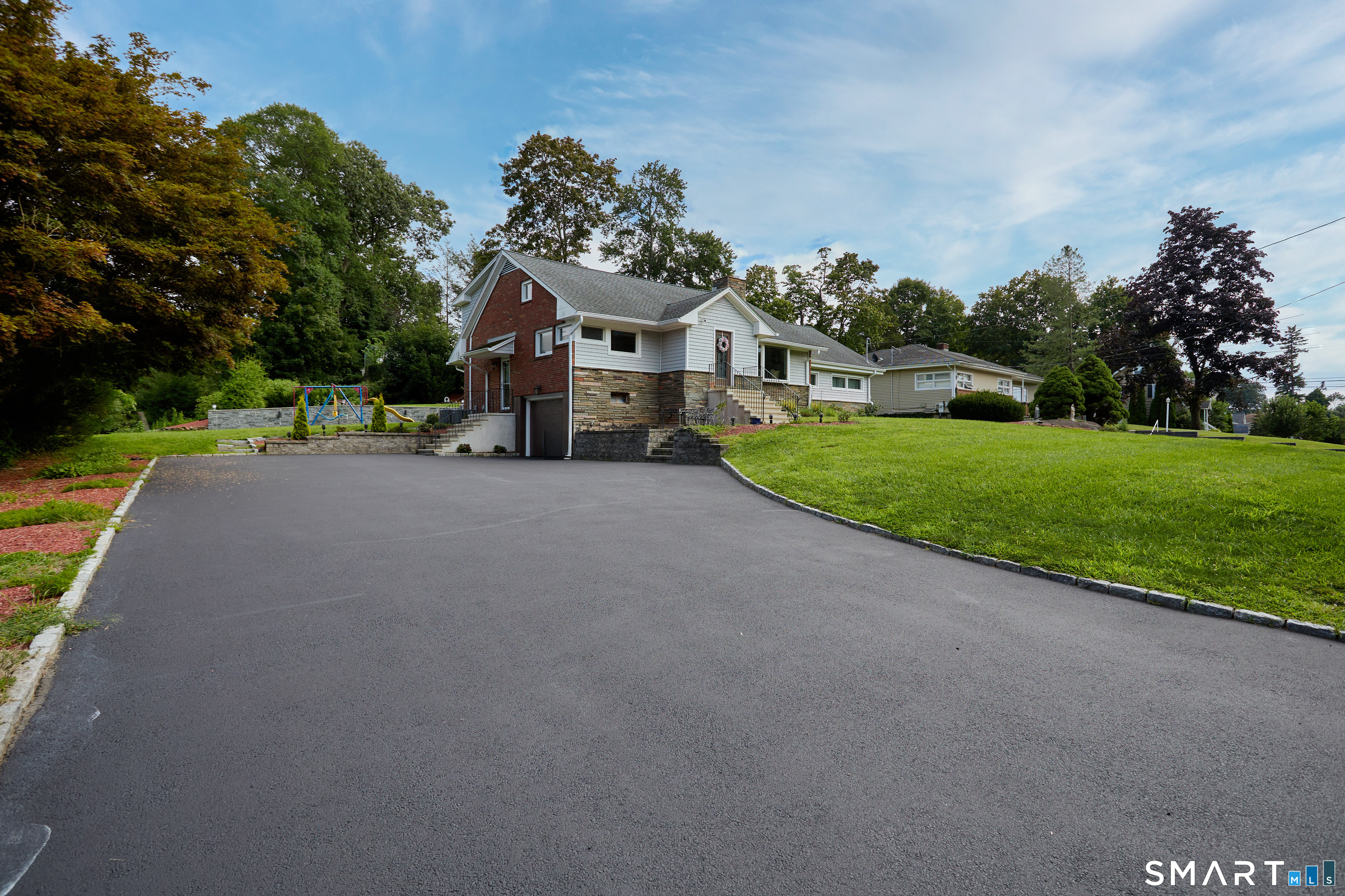 1374 Huntington Turnpike Trumbull CT 06611