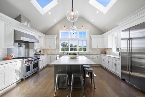 29 Rogues Ridge Weston CT 06883