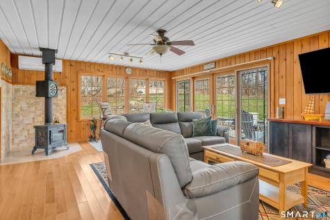 51 West Lake Avenue Guilford CT 06437