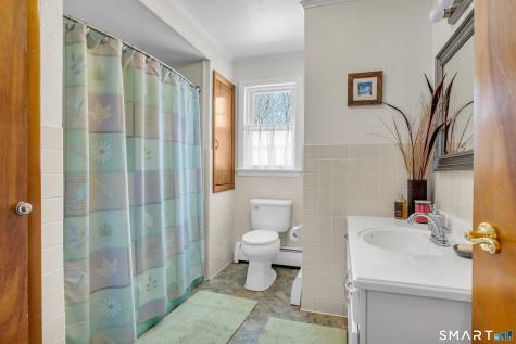 51 West Lake Avenue Guilford CT 06437