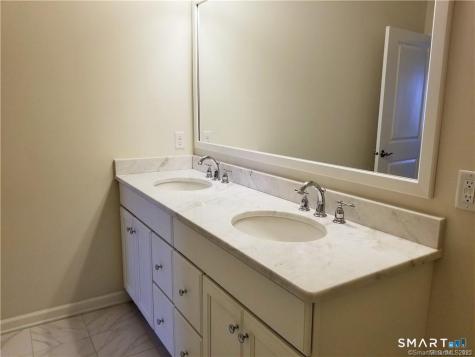 424 Center Meadow Lane Danbury CT 06810