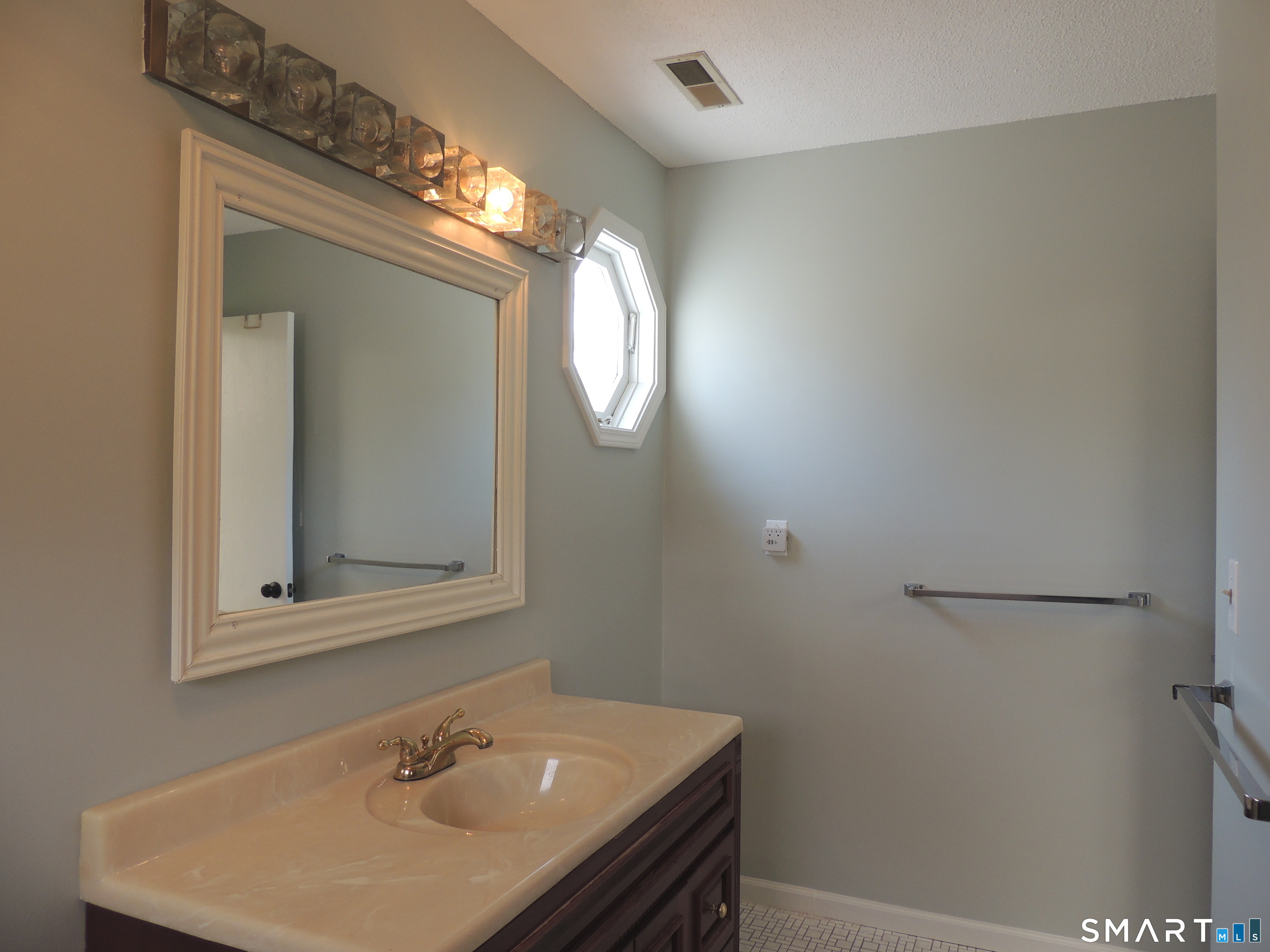 124 South Montowese Street Branford CT 06405