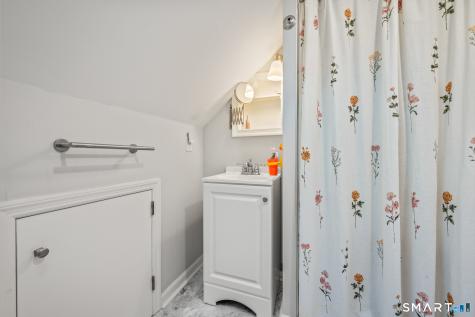 12 Iroquois Road West Hartford CT 06117
