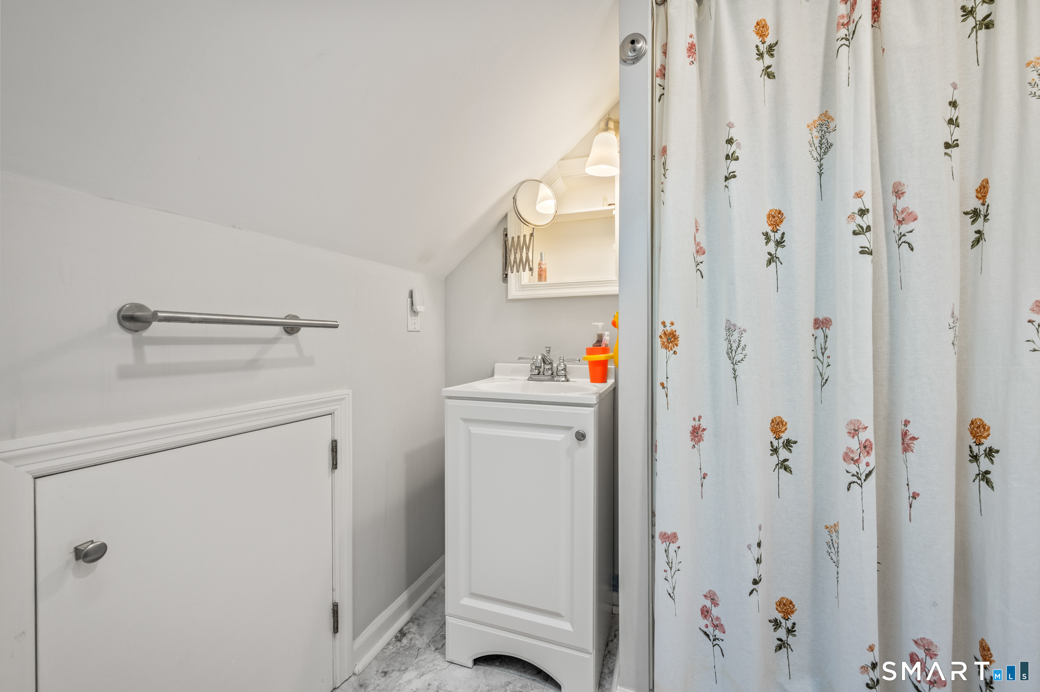 12 Iroquois Road West Hartford CT 06117